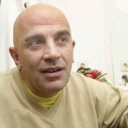Γιάννης Ζουγανέλης: «Η ελληνική γλώσσα είναι για μένα το μέσο για να εξηγώ τη ζωή»